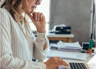 woman-on-computer-thinking