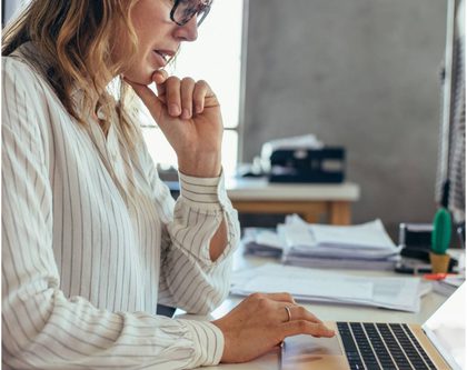 woman-on-computer-thinking